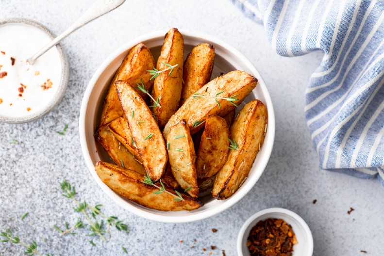 MOŽE I ZA VEČERU Savršen pekarski krompir, ovaj dodatak daje mu poseban ukus