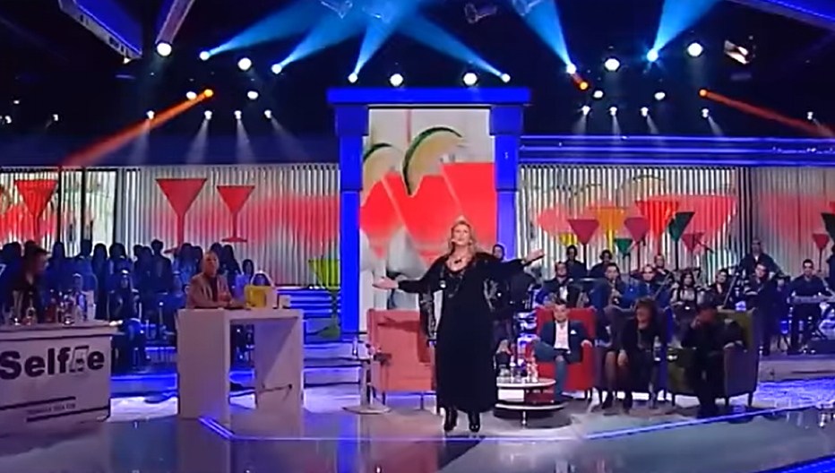 EVO ŠTA PEVAČICE RADE ZBOG BAKŠIŠA Koleginica ih potpuno raskrinala: Naterali su ih na te poslove!