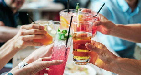 "IMAO SAM 10 PROMILA ALKOHOLA U KRVI, 7 DANA SU MI ISPIRALI ŽELUDAC" Muškarac iz Srbije tvrdi da je dnevno pio gajbu i po piva i litar pelinkovca