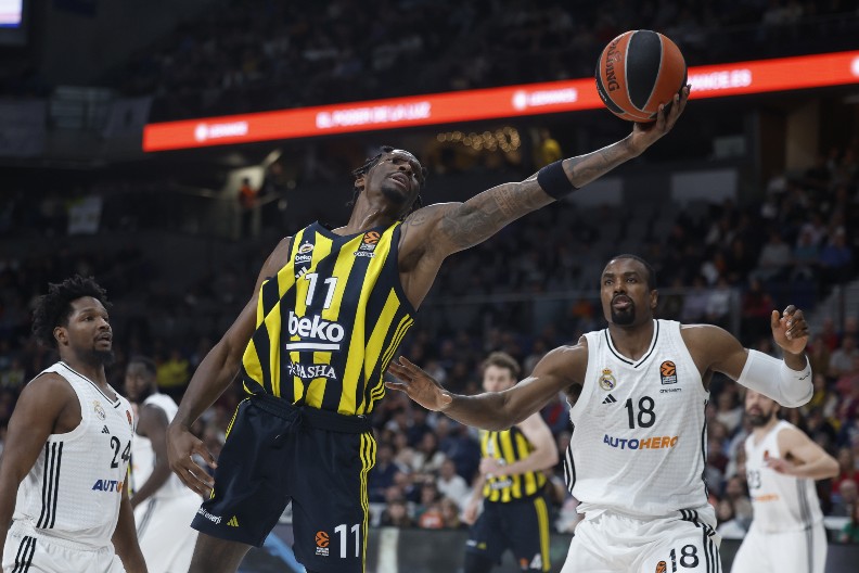 KAKAV JE IGRAČ HEJS-DEJVIS Najdžel ubacio Realu 33 poena, Mateu se ozbiljno drma klupa