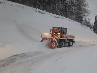 ZABRANE ZA OVA VOZILA NA 22 PUTNA PRAVCA U SRBIJI Objavljen nov spisak, budite oprezni zbog odrona i snega na kolovozu