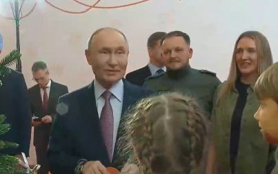 PUTIN KAKVOG JOŠ NISTE VIDELI Pokazao svoju nežnu stranu (VIDEO)