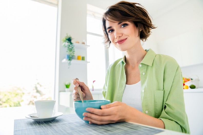 UZMITE 1 KAŠIČICU 10 MINUTA PRE JELA Pomaže u snižavanju holesterola i šećera, a smanjiće vam i apetit!