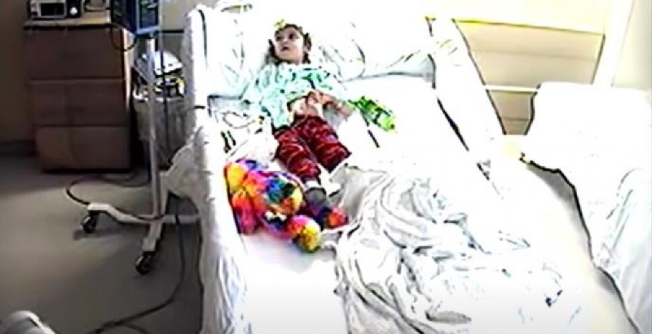 DEČAK SE MISTERIOZNO RAZBOLJEVAO I NIJE MU BILO LEKA: Onda su pregledali noćne kamere u bolnici i saznali UŽASNU istinu (VIDEO)