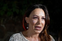 ROMANA NA IVICI SUZA Pevačica otkrila stihove koje pesme je pevala tokom boravka u zatvoru, dotakla se i cimerke iz ćelije!