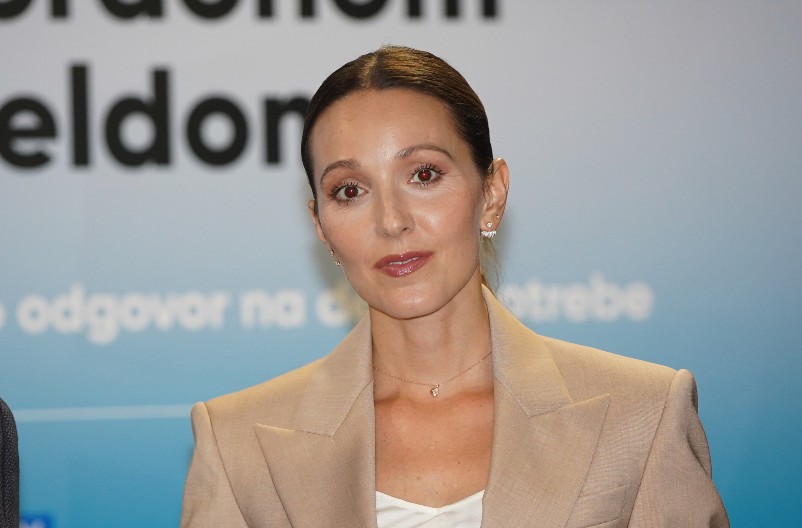 NIJE IMALA NOVAC DA JEDE U RESTORANIMA, MORALA DA PREĐE NA VEGANSTVO Jelena Đoković i dalje obožava meso, ali jedna stvar joj je važnija