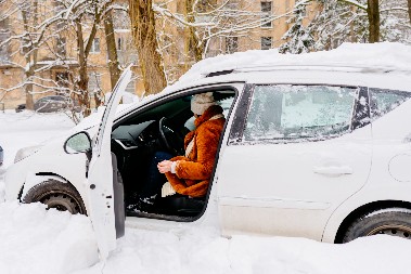MNOGI VOZAČI NE ZNAJU DA POSTOJI Skrivena funkcija u autu koja povećava bezbednost zimi