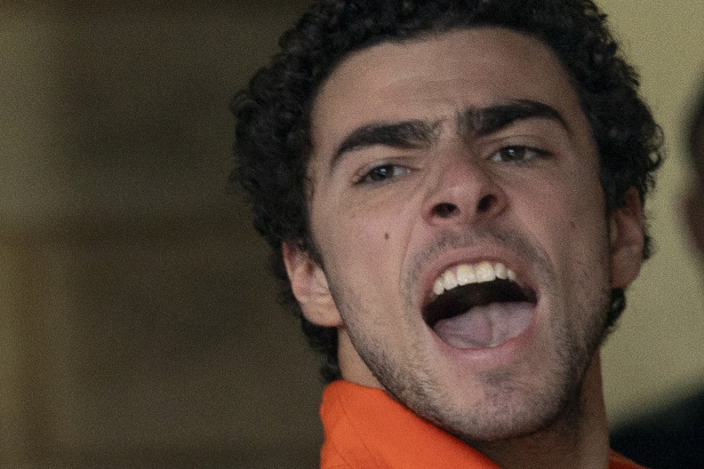 OBOŽAVAOCI ''NASMEJANOG UBICE'' PRIKUPLJAJU NOVAC ZA NJEGOVU ODBRANU: Prodaju stvari sa likom njihovog uzora, natpisi su ZABRINJAVAJUĆI