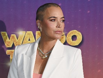 POZNATA VODITELJKA PRIPREMA DECU NA SVOJU SMRT  Ima četvrti stadijum karcinoma, našli su joj 5 tumora, a zbog bolesti je skoro oslepela