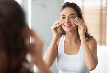 SVE ŽENE SADA RADE „SKINFOODING“ Jeftin trend za mladolik izgled je spas za suvu i umornu kožu