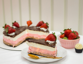 OČARAVAJUĆA NAPOLITANA Nepečena troslojna poslastica koja budi sva čula