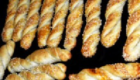 ŠTAPIĆI SA SIROM I SUSAMOM Prave se lako, a savršeni za doručak ili užinu, pravićete stalno