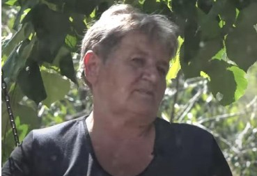 IZBILA SVEKRA, BACILA GA KROZ PROZOR! Čujem nešto pišti, kažem "Šta je ono Esade?, kaže "mlati ćaća opet mater!" E KAD SAM GA DOFATILA...