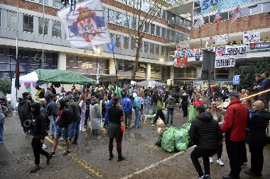 KO SE TO PRVO OGRAĐUJE OD SVEGA, A ONDA USKAČE U POLITIČKU ARENU?! Blokaderi traže puštanje uhapšenih zbog planiranja državnog udara, a u martu ih javno osudili!