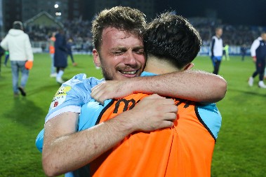 EMOTIVNO U NOVOM PAZARU Adem Ljajić plakao kao kiša nakon meča protiv Zvezde (VIDEO)