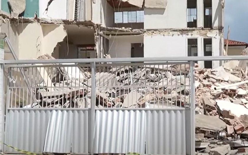 RENOVIRAO DNEVNU SOBU, PA SRUŠIO CELU ZGRADU Ljudi u šoku šta je uradio - kako mu je to samo palo na pamet?