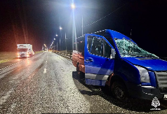 VOZAČ MINIBUSA ULETEO U SUPROTNU TRAKU, DVOCIFREN BROJ MRTVIH Stižu snimci sa lica mesta teške nesreće u Rusiji (FOTO)