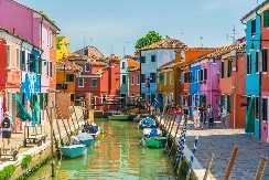 3 NAJŠARENIJA MESTA NA SVETU Ovde iznenađuje eksplozija boja, a lokalne legende su neverovatne