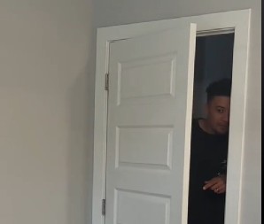 REAKCIJA MUŽA POSTALA HIT NA INTERNETU! Žena je uradila ovo za godišnjicu braka, on zanemeo, kao i ljudi koji su videli snimak!