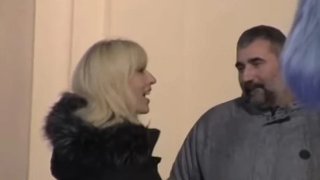 PEVAČICA DOBILA ŠAMAR U PROGRAMU UŽIVO, A ONDA JE NESTALA IZ JAVNOSTI Danas ima 58 godina i malo ko bi je prepoznao na ulici