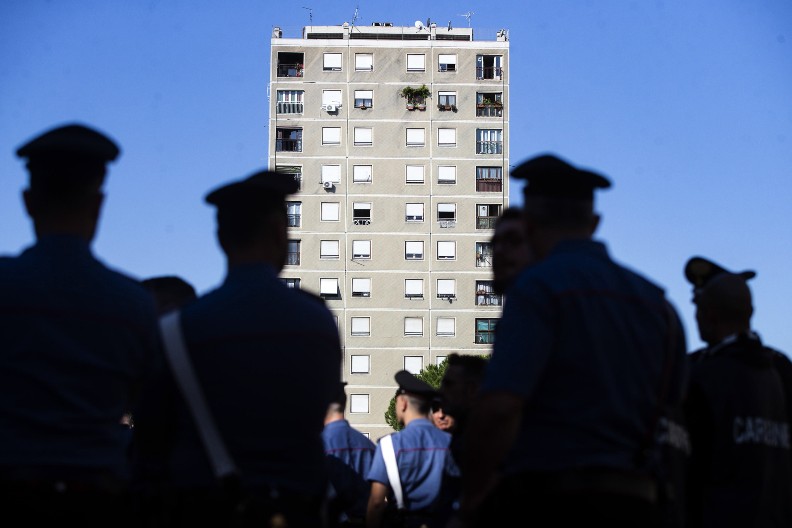 POLICIJA UHVATILA GRADONAČELNIKA KAD JE UZEO MITO! Hapšenje u Sorentu na večeri!