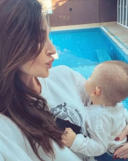 MISTERIOZNOG PARTNERA GODINAMA KRIJE OD JAVNOSTI, A SADA POKAZALA SINA Pevačica se topi u njegovom zagrljaju