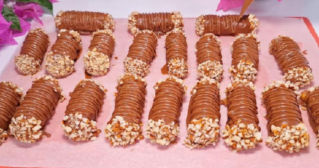 NEODOLJIVI ČOKOLADNI KANOLI Treba vam samo 3 sastojka, a gotovi za 10 minuta, prste da poližete