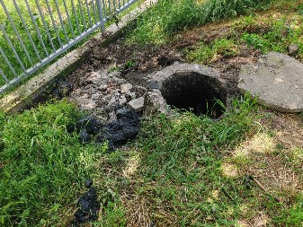 SLUČAJNO ILI NAMERNO? Radnici JKP-a ušli u šaht i imali šta da vide, evo zašto se izlila kanalizacija u Mladenovcu!