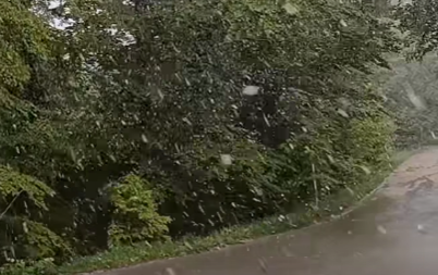 HRVATIMA PAO SNEG U MAJU! Nacionalni park se probudio pod belim pokrivačem, meštani u šoku! (VIDEO)