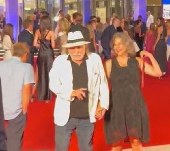 ŠERBEDŽIJA GRUBO ODGURNUO ČOVEKA Napravio skandal na crvenom tepihu, ljudi u šoku!