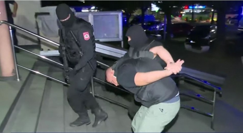 DAVIO NASTAVNIKA ZBOG LOŠE OCENE SINA! Nezadovoljni roditelj upao u školu u Gacku i fizički napao profesora!