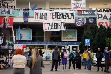 BLOKADERSKI CIRKUS PO ZAPADNOJ REŽIJI: Umesto – ideje crveni tepih, Pikaču i bradate žene, ali tenzija ne sme da spadne!