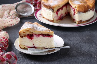 KARPATI KOLAČ ZA PRAVE SLADOKUSCE Kremast i lagan, osvojiće vas od prvog zalogaja