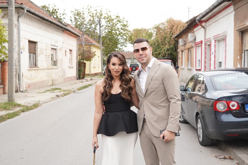 MAZILI SMO SE U KREVETU, A ONA MI JE REKLA DA SE RAZVODIMO Pevač otkrio detalje drame u braku sa poznatom koleginicom