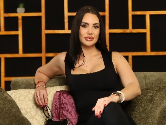 SKINULA SE KATARINA GRUJIĆ I POKAZALA ČIME RASPOLAŽE Svi komentarišu jedan detalj na telu, pevačica u nikad vrelijom pozi (FOTO)