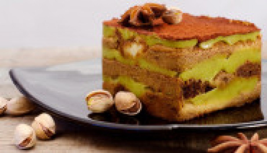 NEODOLJIVI TIRAMISU SA PISTAĆIMA Italijanski klasik na moderan način, nema ko će ostati na samo jednom parčetu