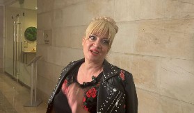 PEVANJE ZAMENILA DIREKTORSKOM FOTELJOM  Pevačica nestala sa javne scene, a onda se gorko pokajala