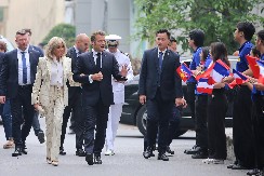 "NEMATE PAMETNIJA POSLA!" Makron pobesneo zbog snimka šamara