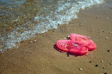 Kupovali smo ih za bagatelu, a sada su svetski trend: Nosili smo ih kao deca, a sada ih vole poznate ličnosti