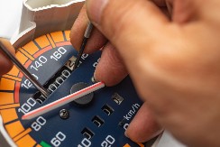 Kako izbeći prevaru? Prodavci automobila sumanuto vraćaju kilometražu