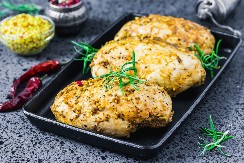 PIKANTNA PILETINA SA SENFOM Ručak koji će cela porodica obožavati, u savršenom spoju ukusa