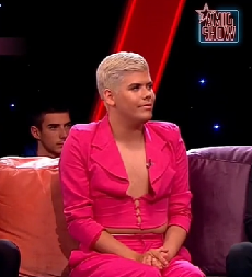 PROCURIO PRIVATNI SNIMAK UROŠA STANIĆA Napravio haos u srednjoj školi, uvija se i pada na pod (VIDEO)