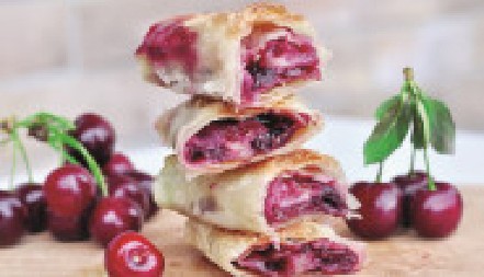 SOČNA PITA SA VIŠNJAMA Mirisna i mekana, otopićete se od miline