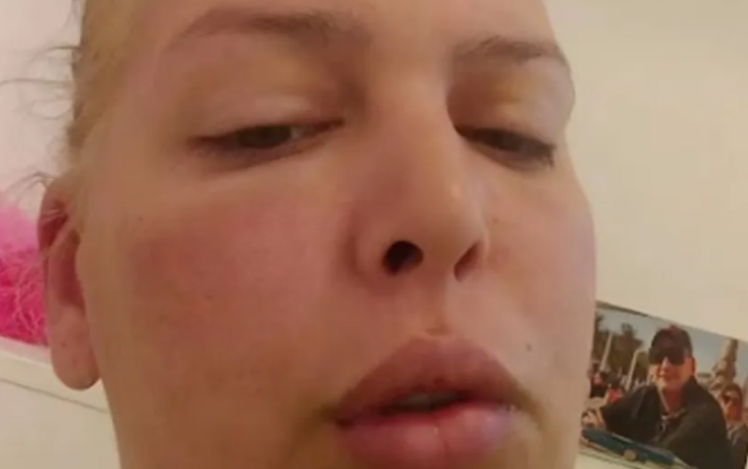 "ZAKLJUČAVALI SU ME U SOBU, BILO JE JEZIVO" Starleta otkrila bolne detalje svoje prošlosti, priznanje ledi krv u žilama