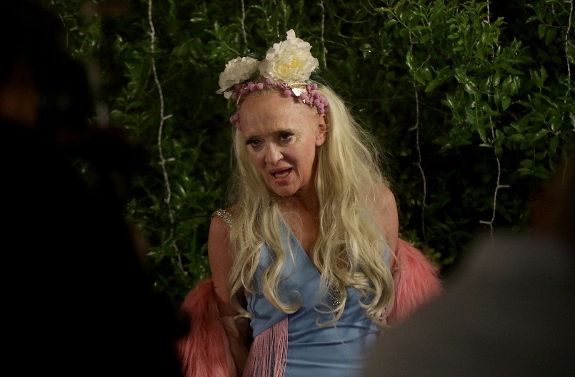 POLICIJA JOJ PRONAŠLA SEKIRU U TORBI Šok potez naše pevačice, dva meseca ju je nosila sa sobom, a onda...