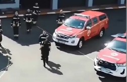 VATROGASAC MIĆKO PREDIVNIM GESTOM RASPLAKAO SRBIJU U sred smene je prišao koleginici Dragani, a onda... (VIDEO)