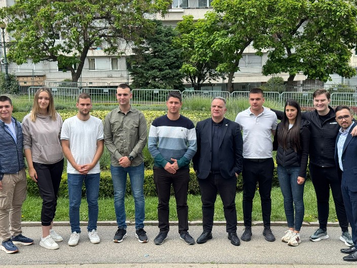 "VREME JE DA SE VRATIMO STUDIRANJU": Ministar Dejan Vuk Stanković posetio studente koji hoće da uče, zamolio ih da prekinu štrajk glađu (VIDEO)