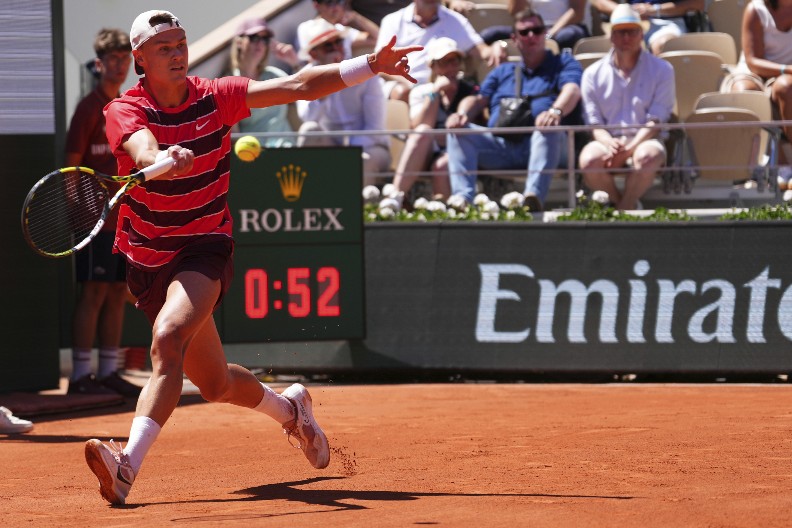 NOVA DRAMA NA ROLAN GAROSU Rune poludeo zbog navijača, tražio da ga izbace