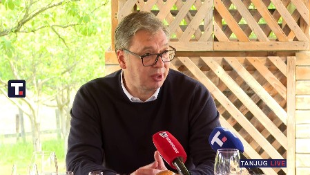 "MOŽEMO IM UPISATI DESETKE, ALI SU IZGUBILI GODINU DANA ŠKOLOVANJA" Vučić odgovorio roditeljima zabrinutim za decu koja mesecima ne idu na nastavu
