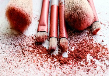 MAGNETI ZA BAKTERIJE Evo kako da pravilno očistite četkice za šminkanje, koža će vam biti zahvalna